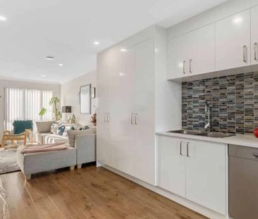 Near-New 3-Bed Gem with Sunny Courtyard & Deck! - Photo 3