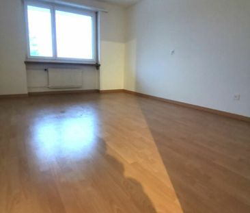 In Zentrumsnähe eine 3 Zimmer Wohnung mit grossem Balkon und Lift. ... - Photo 2