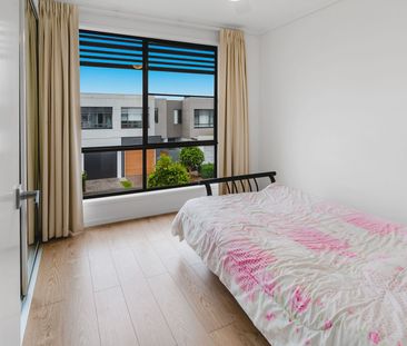 COMPLEX LIVING!!! Amazing Three (3) bedroom Townhouse in the Paddin... - Photo 3