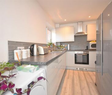 4 bedroom semi-detached house to rent - Photo 1