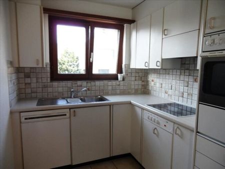 Family at the forefront - Photo 3