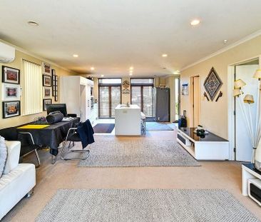 4-Bedroom Home with Double Garage – Takanini - Photo 1