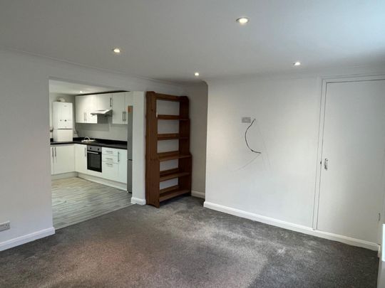 2 bedroom Flat To Let - Photo 1