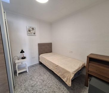 REF.7721 – Renovated House with Spacious Terrace Near the Salt Lake... - Photo 3