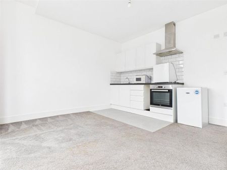 Property to rent - Photo 3