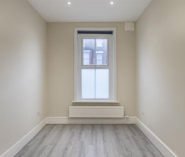 3 bedroom flat to rent - Photo 5