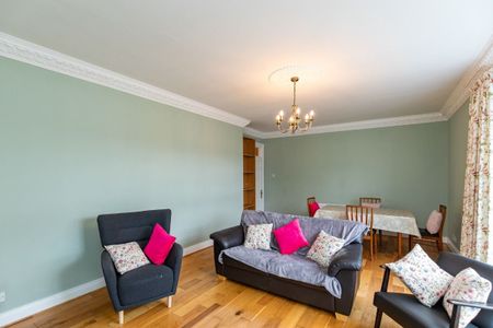 26 Thornhill Malone, Belfast BT9 6SP - Photo 2