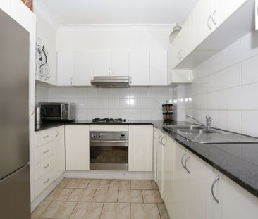 Bright & Spacious 2-Bedroom Apartment in a Secure Building - Photo 1