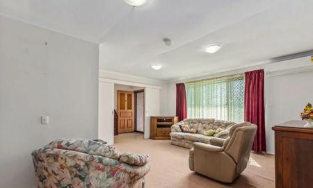 LARGE FAMILY HOME IN WILLASTON - Photo 2