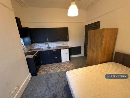 1 bedroom in a house share to rent - Photo 4