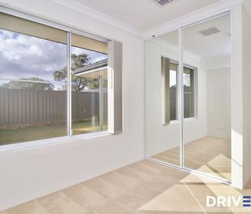 Modern Family Home in the Heart of Paradiso Estate - Photo 4