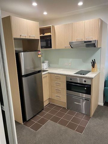 2 Bedroom, Fully Furnished in the Heart of the CBD - Photo 3