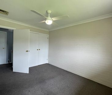 Attractive 2 bedroom townhouse with lock up garage - Photo 5
