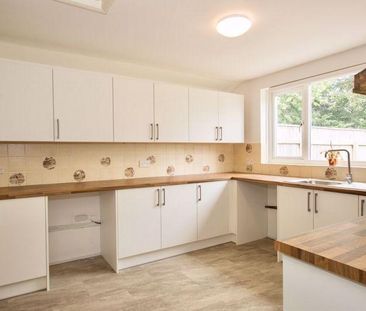 3 bedroom semi-detached house to rent - Photo 6