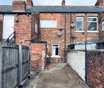 2 bedroom ground floor flat to rent - Photo 3