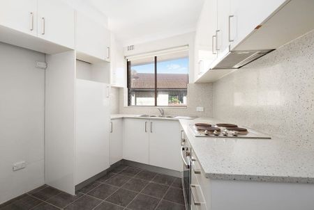 Tastefully Updated, Centrally Situated, Breathtakingly Ambient, Sun-Kissed And Private Executive Style One Bedroom Oasis, Moments To The Village - Photo 3