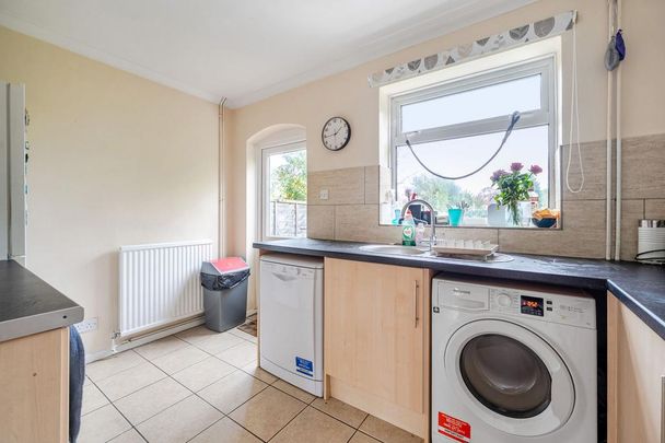 4 bedroom semi-detached house to rent - Photo 1