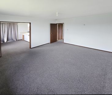 Three Bedroom House in Southgate - Photo 1