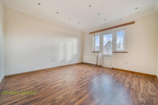 4 bedroom semi-detached house to rent - Photo 1