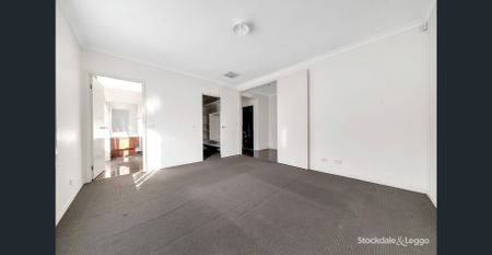4 BEDROOM STUNNER IN THE ALAMANDA SCHOOL ZONE !! - Photo 2