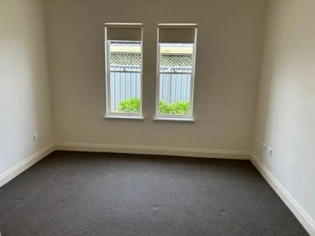 “For Rent – Glynde Stylish 3-Bedroom Character Villa with Modern Comforts” - Photo 3