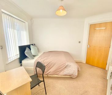 1 bedroom in a flat share to rent - Photo 1