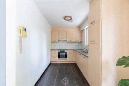 Verzorgd 2 slaapkamer appartement met ruim terras en autostaanplaats - foto 5