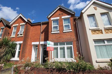 1 bedroom in a house share to rent - Photo 2