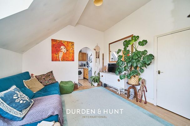 Forest View, London - Photo 1