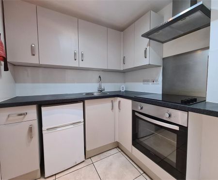 Flat 1, 26 Newmarket Road, Cambridge - Photo 2