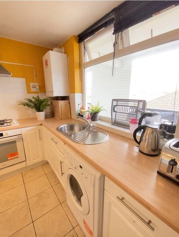 Manchester Road Room E - Photo 5