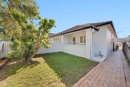 Beautifully Renovated Two-Bedroom Semi in Ultra-Convenient Location - Photo 4