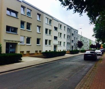 Schicke und großzügige 3-Zimmer-Wohnung mit Einbauküche und 2 Balkone - Foto 5