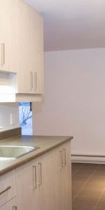 TRÈS GRAND 4 ½ EN COIN À CHARLESBOURG 975 pi2 - ENTIÈREMENT RÉNOVÉ 1435$/MOIS TOUT COMPRIS ! POUR SEPTEMBRE - Photo 3