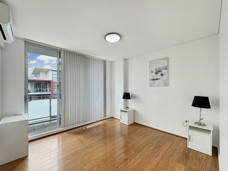 Spacious & Modern 2 Bedroom Apartment - Photo 3