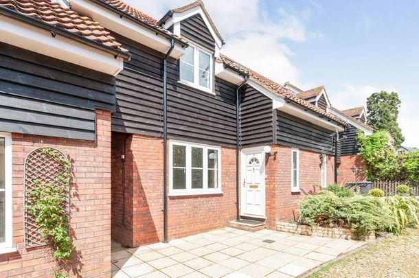 3 bedroom terraced house to rent - Photo 1