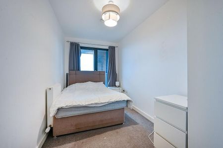 3 bedroom flat to rent - Photo 5