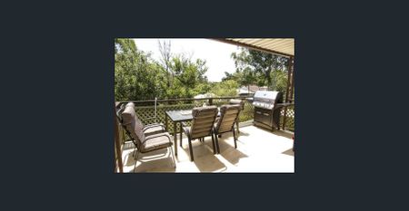 3 bedrooms, 2 bathrooms, double garage + 2 open parks, balcony, Air Con, BBQ, Security, Fully Fenced - Photo 3