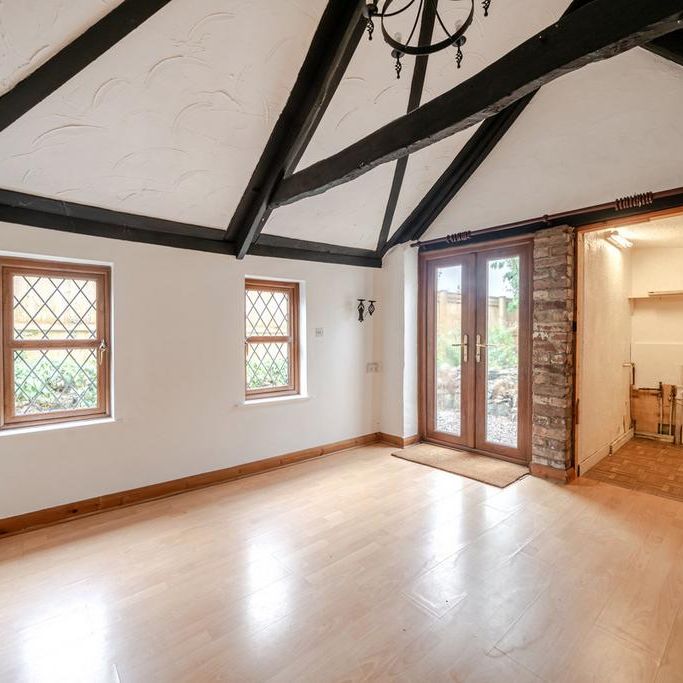 2 bedroom cottage to rent - Photo 1