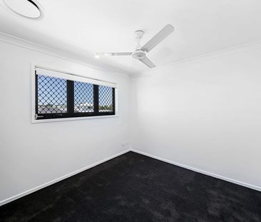 Modern Family Home in Prime Palmview Location - Photo 3