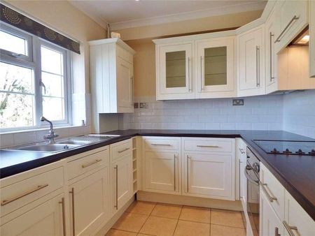 Arlington Lodge, Monument Hill, Weybridge, Surrey, KT13 - Photo 5