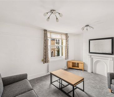 A newly decorated spacious split level apartment with bedroom and s... - Photo 2