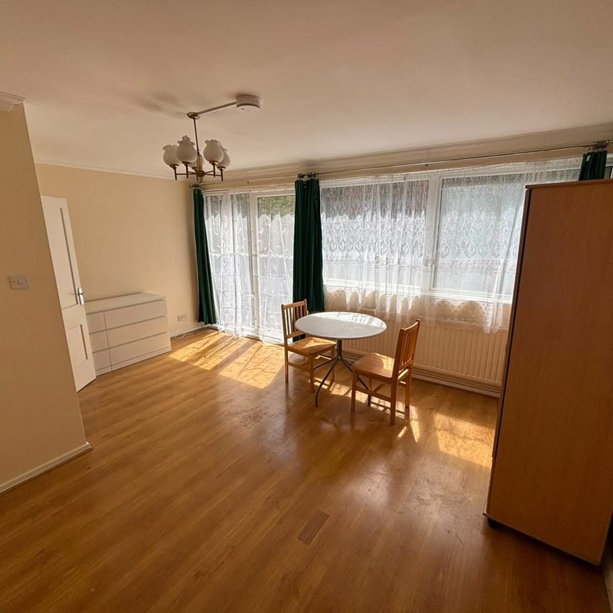 3 Bed Flat, Fawcett House, SW9 - Photo 1