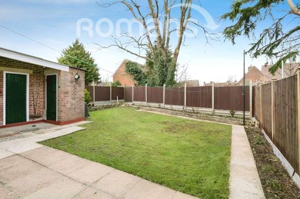 Queen Mary Avenue, Basingstoke, RG21 - Photo 1