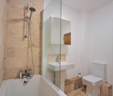 3 bedroom flat to rent - Photo 5