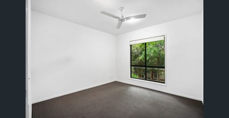 STUNNING 3 BEDROOM TOWNHOUSE IN A PRIME LOCATION! - Photo 4