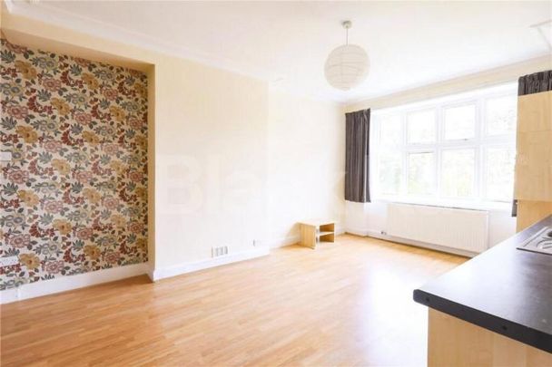 Beautiful two double bedroom property set in an amazing location - Photo 1