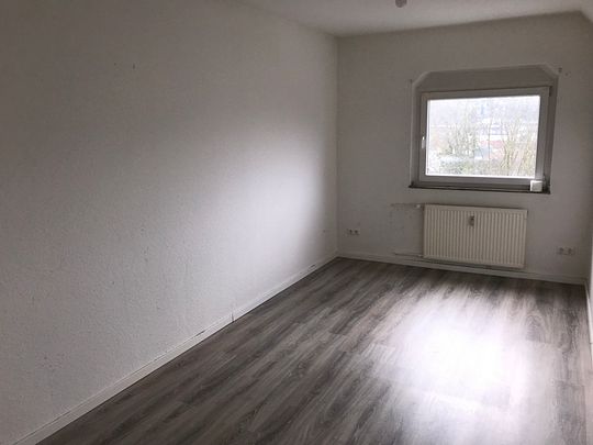 °Ansprechende renovierte DG Wohnung° 3 Zimmer mit Balkon - Photo 1