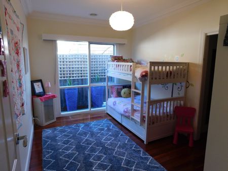 Beautiful family home - Photo 3