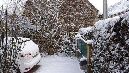 Une maison d'habitation située dans le bourg de SAINTIGNY (28480) SAINT-DENIS-D'AUTHOU, compren... - Photo 2